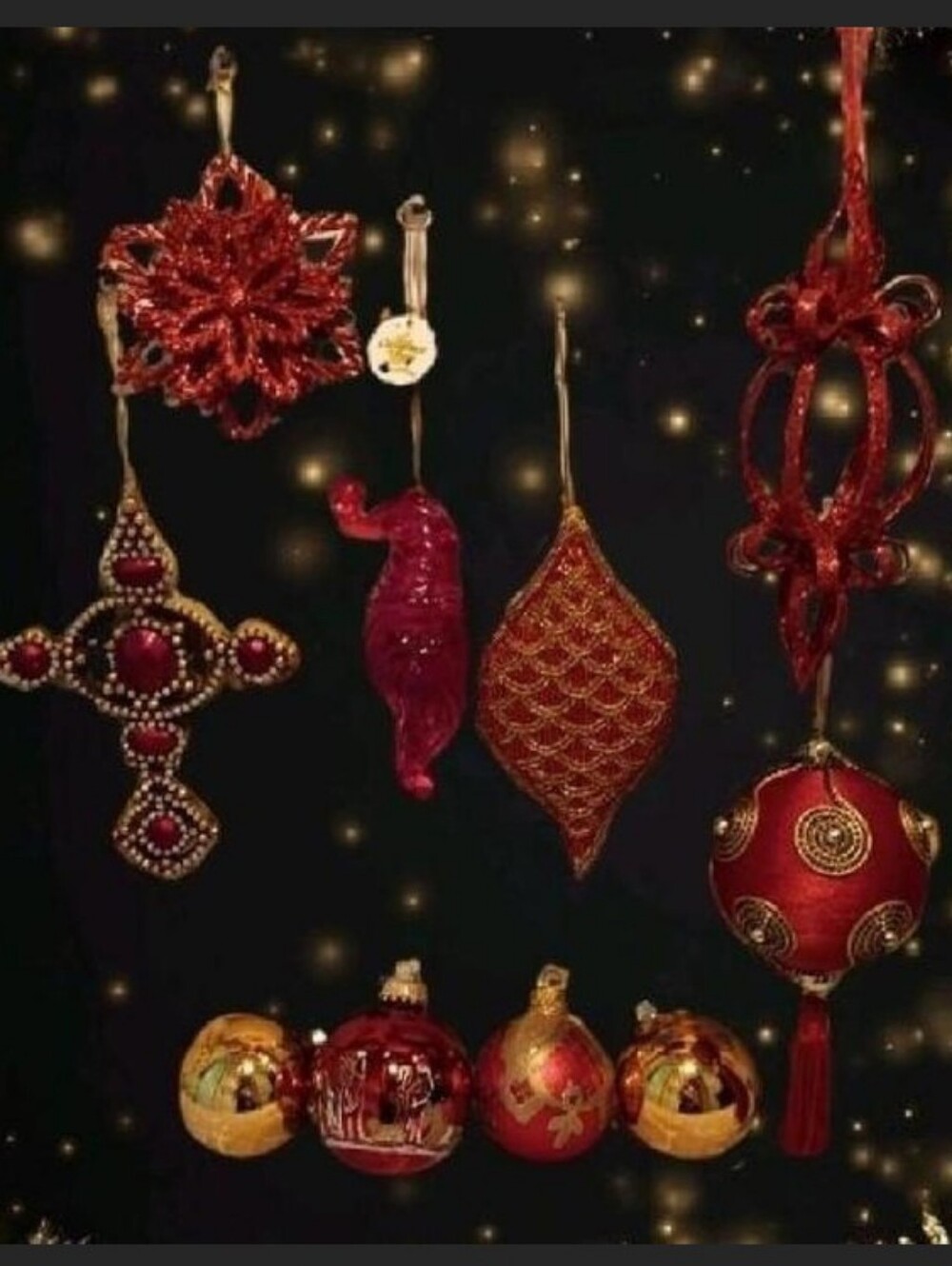 10 Elegant Red and Gold Christmas Tree Ornaments for Holiday Decor